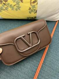 Picture of Valentino Handbags _SKUfw139749412fw
